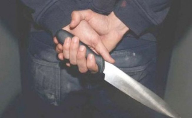 S-a certat cu iubita şi a înjunghiat-o